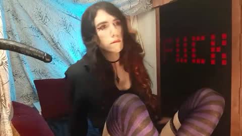 diivampy online show from December 14, 2025, 9:41 pm