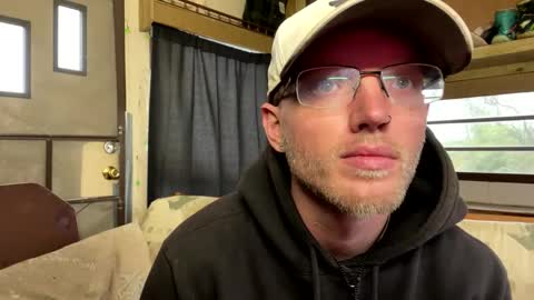 Snapshot of dilf_96 chatting on April 29, 2026, 11:44 pm Daddy online show from April 29, 2026, 11:44 pm