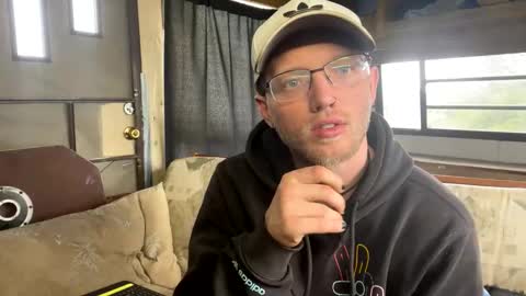 Snapshot of dilf_96 chatting on May 1, 2026, 8:24 pm Daddy online show from May 1, 2026, 8:24 pm