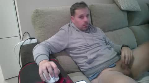 dili999 online show from September 27, 2025, 5:29 pm