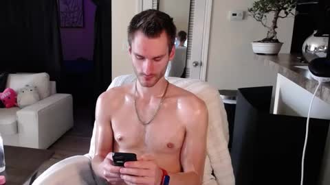 Snapshot of dimitri_4793 chatting on February 4, 2025, 3:47 pm Meechii online show from February 4, 2025, 3:47 pm