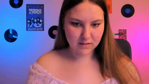 Snapshot of dina_bloom chatting on May 6, 2026, 6:46 pm dina_bloom online show from May 6, 2026, 6:46 pm
