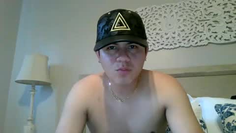 dinolamaravilla1 online show from February 3, 2025, 11:47 pm