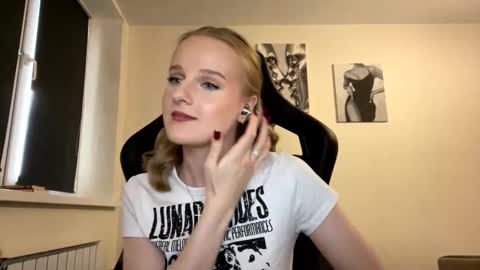 Snapshot of dinorahcoltman chatting on December 3, 2025, 9:07 am Kate online show from December 3, 2025, 9:07 am