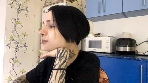 Cate online show from October 17, 2025, 8:11 pm