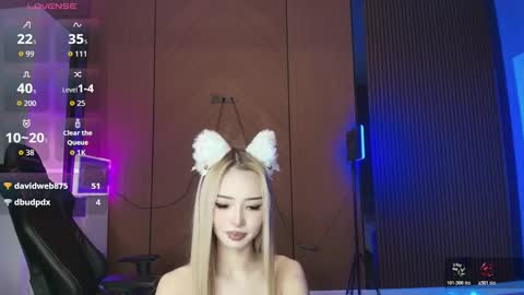 Reina online show from March 9, 2026, 1:59 pm