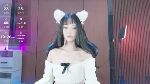 Reina online show from March 25, 2026, 1:06 pm