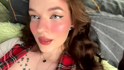 Diora  Sam  online show from June 5, 2026, 7:19 pm