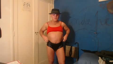 Snapshot of director518538 chatting on July 7, 2026, 8:18 am Fabi-cross online show from July 7, 2026, 8:18 am