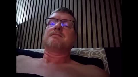 dirkkie1975 online show from April 12, 2026, 8:03 pm