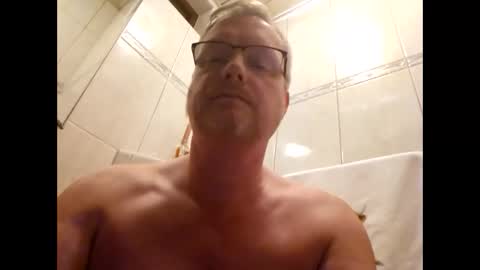 dirkkie1975 online show from April 15, 2026, 10:21 pm