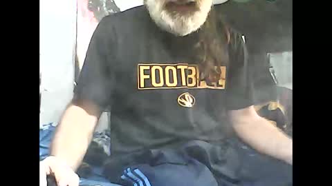 Snapshot of dirtmcgirt82 chatting on January 5, 2025, 4:04 am dirtmcgirt82 online show from January 5, 2025, 4:04 am