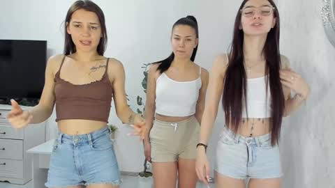 Snapshot of dirtygirls99 chatting on March 5, 2025, 3:29 am Gyna Josie online show from March 5, 2025, 3:29 am