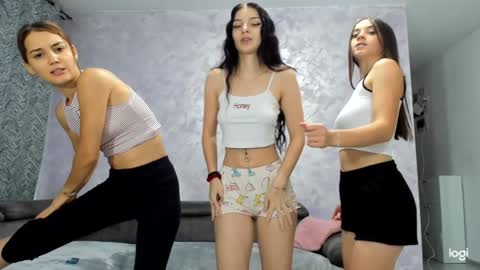 Snapshot of dirtygirls99 chatting on September 14, 2025, 11:15 pm Gyna Josie online show from September 14, 2025, 11:15 pm