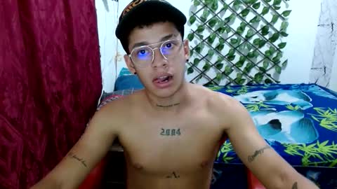 dirtyslimlatin online show from December 21, 2025, 9:33 pm