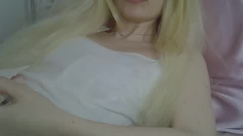 Snapshot of ditamilton chatting on May 11, 2026, 1:06 pm DitaMilton online show from May 11, 2026, 1:06 pm