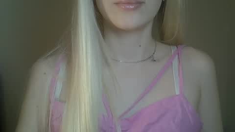 Snapshot of ditamilton chatting on May 14, 2026, 8:04 pm DitaMilton online show from May 14, 2026, 8:04 pm