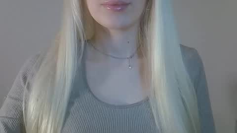 Snapshot of ditamilton chatting on June 3, 2026, 8:47 pm DitaMilton online show from June 3, 2026, 8:47 pm