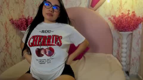 Snapshot of divine_ailyn chatting on April 7, 2026, 11:32 am divine_ailyn online show from April 7, 2026, 11:32 am