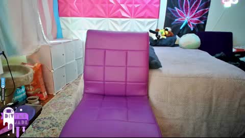 Snapshot of divynejade chatting on December 4, 2024, 5:00 pm Jade Divyne online show from December 4, 2024, 5:00 pm