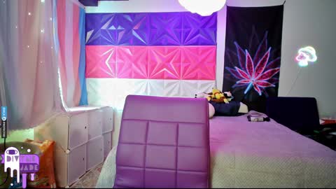 Snapshot of divynejade chatting on December 6, 2024, 6:50 pm Jade Divyne online show from December 6, 2024, 6:50 pm