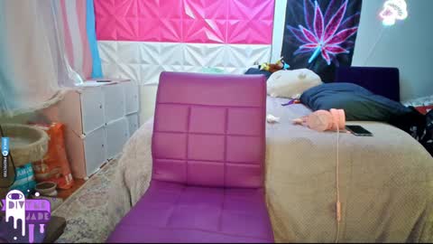 Snapshot of divynejade chatting on December 10, 2024, 9:22 pm Jade Divyne online show from December 10, 2024, 9:22 pm