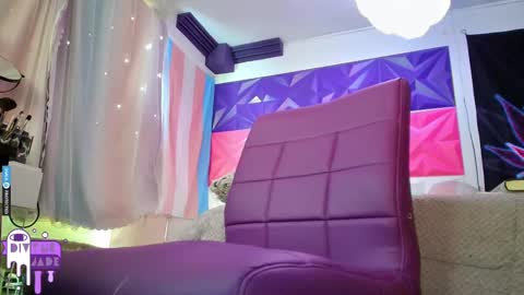 Snapshot of divynejade chatting on February 23, 2025, 4:24 pm Jade Divyne online show from February 23, 2025, 4:24 pm