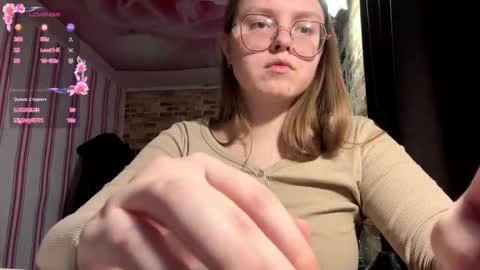 Lily online show from November 7, 2025, 2:06 pm