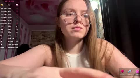 Lily online show from November 9, 2025, 2:04 pm