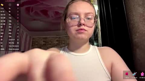 Lily online show from November 12, 2025, 2:50 pm