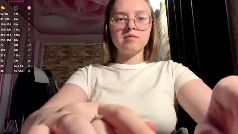 Lily online show from November 20, 2025, 2:17 pm