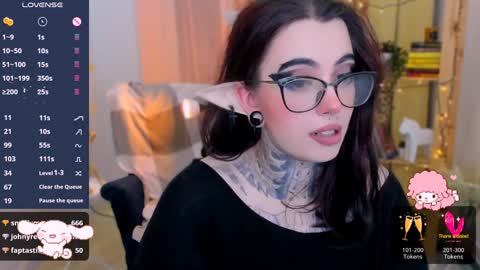 dixipixi_ online show from January 18, 2025, 11:54 am