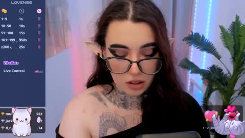 dixipixi_ online show from January 19, 2025, 11:45 am