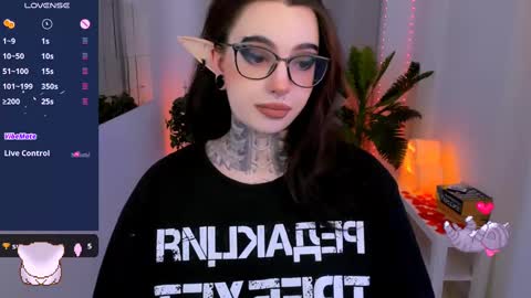 dixipixi_ online show from February 15, 2025, 5:51 am