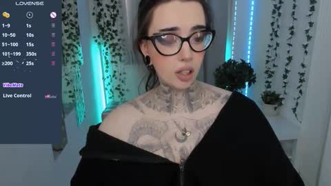 dixipixi_ online show from March 18, 2026, 7:22 am