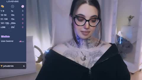 dixipixi_ online show from April 9, 2026, 6:30 am