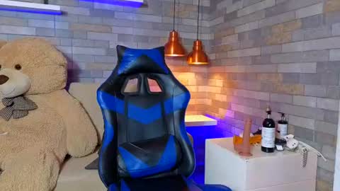 DixyPalmer online show from July 24, 2026, 7:01 pm