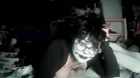 dizzinsweatyy online show from June 1, 2026, 3:08 am