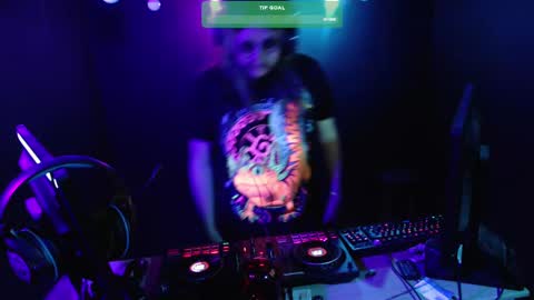 Snapshot of dj_capitain_claw chatting on January 30, 2025, 12:18 am Adrian Arturo online show from January 30, 2025, 12:18 am