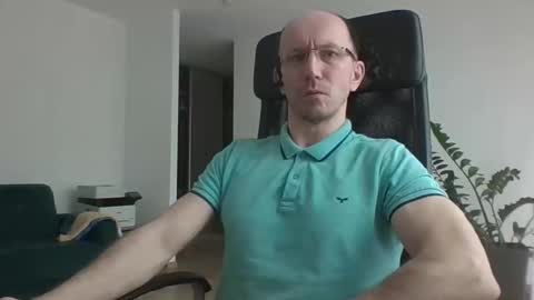 djentlemen1 online show from April 16, 2026, 7:09 am