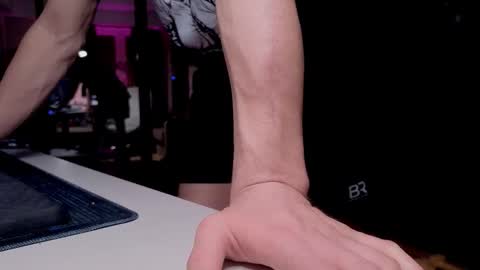 Snapshot of dl_raven chatting on March 23, 2026, 5:39 pm Silverhand online show from March 23, 2026, 5:39 pm