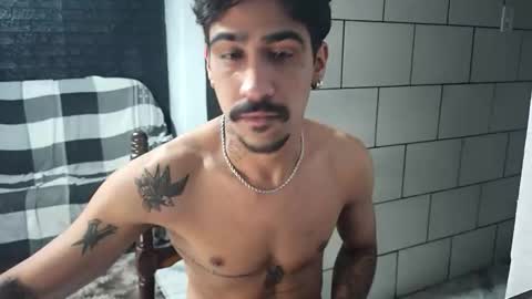 AmigodotadoZL online show from November 2, 2025, 2:25 am