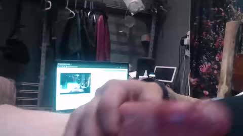 dns204563 online show from March 14, 2026, 5:29 pm