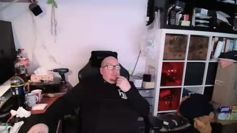 Snapshot of dobermann0002 chatting on December 3, 2025, 9:18 am dobermann0002 online show from December 3, 2025, 9:18 am