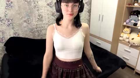 Annie PVT IS OPEN online show from September 11, 2025, 12:05 pm