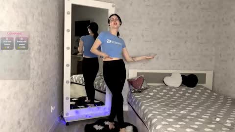 Annie PVT IS OPEN online show from November 5, 2025, 9:15 pm