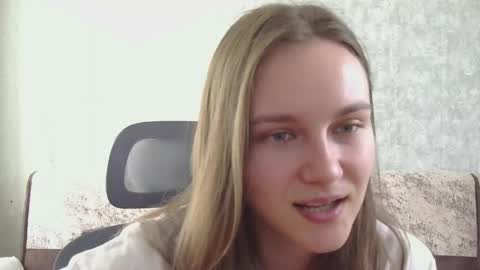 Snapshot of dolcezza_ chatting on May 22, 2026, 12:00 pm dolcezza_ online show from May 22, 2026, 12:00 pm