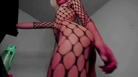 Ludika Santiago online show from March 8, 2025, 12:00 am