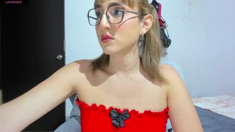 Snapshot of doll_andrea_ chatting on April 29, 2026, 10:05 pm ANDREA online show from April 29, 2026, 10:05 pm