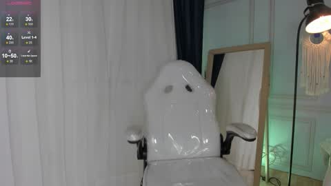 doll_isa_ online show from December 4, 2025, 6:38 pm